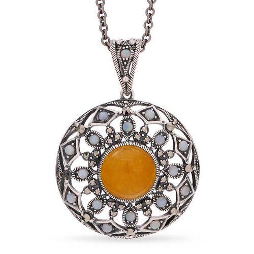 Pingente Redondo Vazado de Prata com Ágata Amarela e Opalas 142796