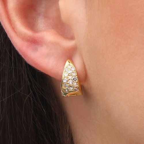 Par de Brinco em Ouro Amarelo Argola com Diamantes Aprox. 84 pts 197027