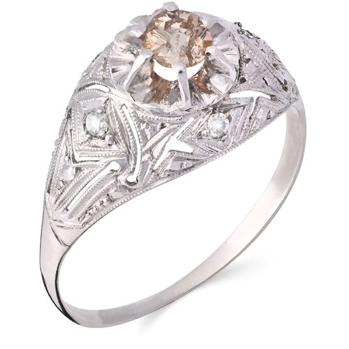 110662-Anel em Ouro Branco com Diamante Central e aro Trabalhado com Diamantes 110662